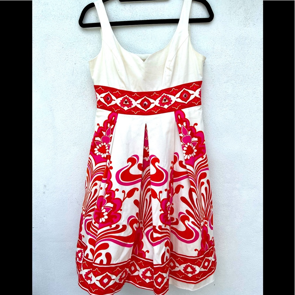 Maggy London Fit and Flare size  8p dress. Beautiful. Like New.